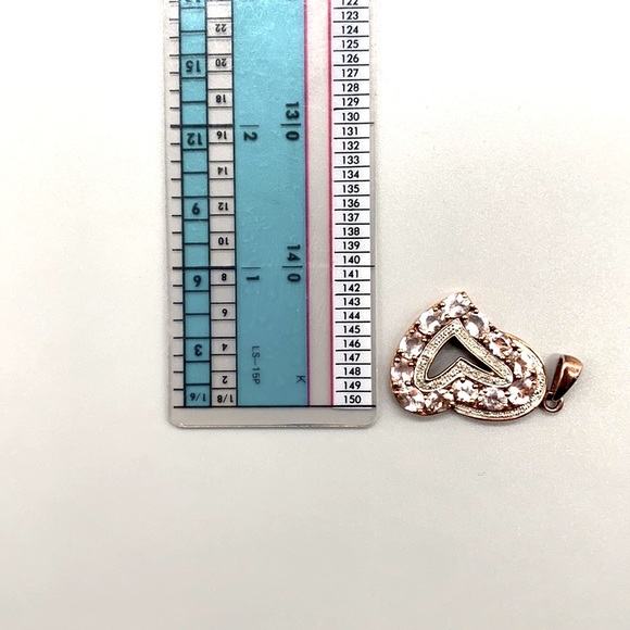 This is a stunning heart shaped pendant done with morganite and diamond 🎀 - Picture 5 of 8